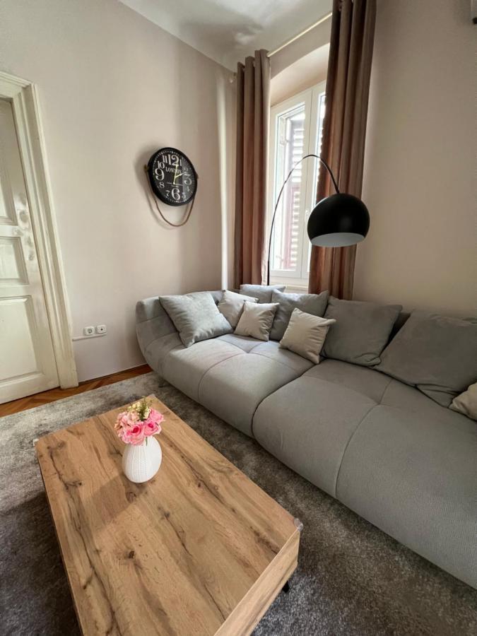 Apartman Sandra Pola Esterno foto