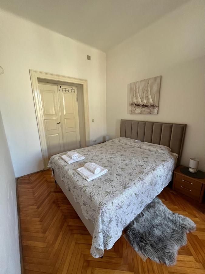 Apartman Sandra Pola Esterno foto
