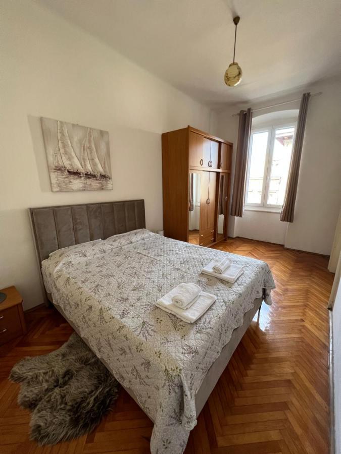 Apartman Sandra Pola Esterno foto